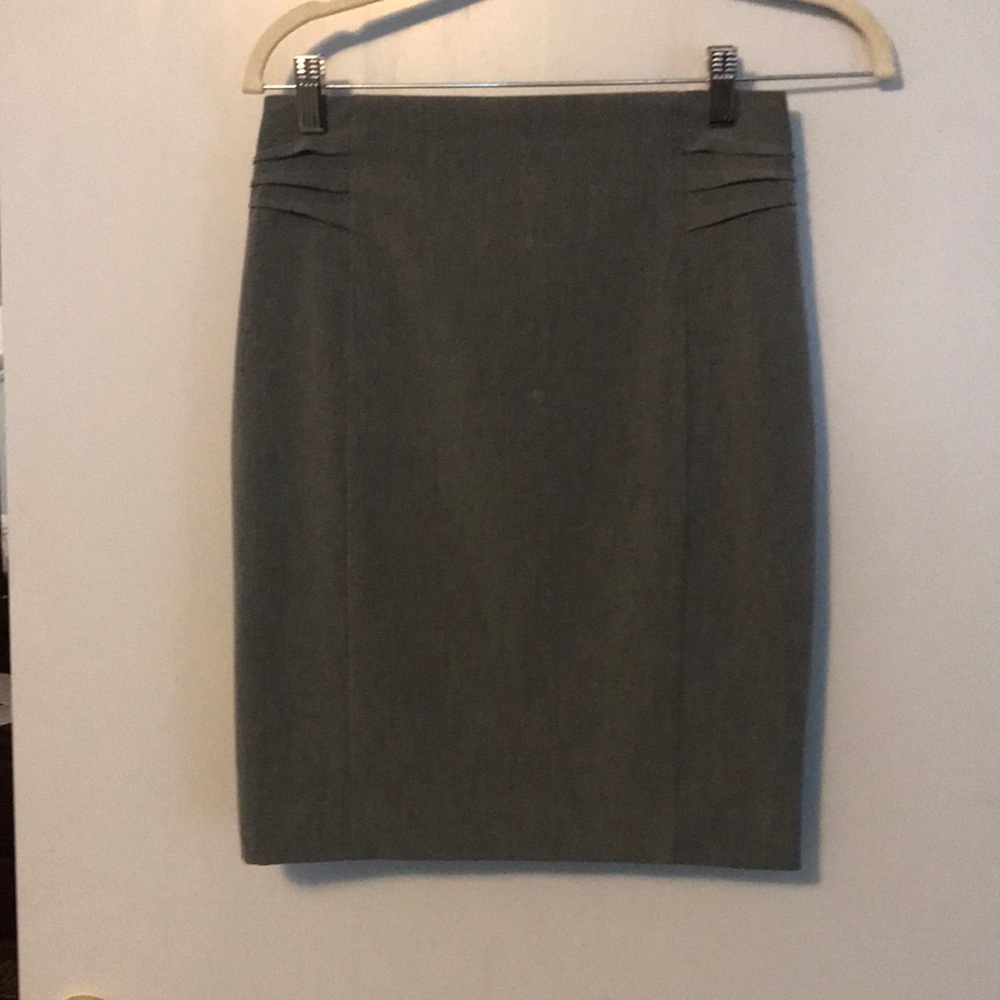 Express Skirt , size 2 in good condition